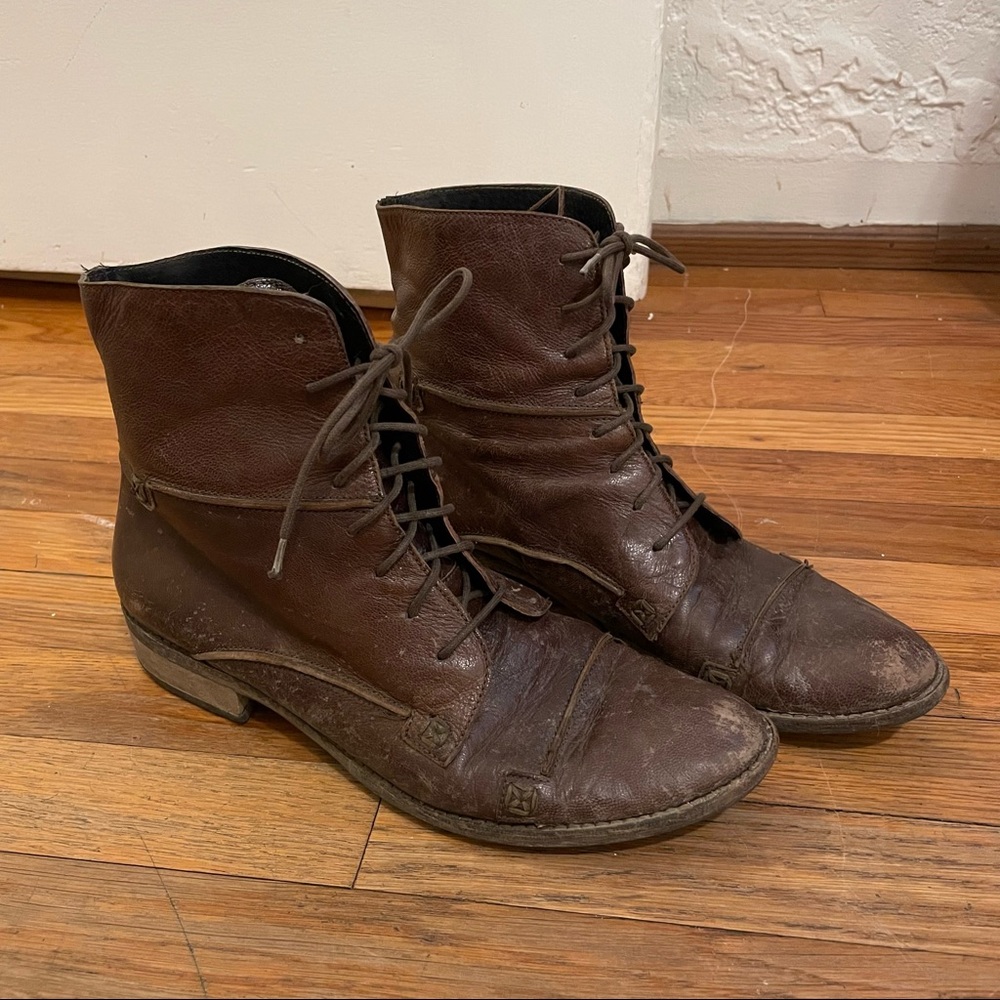 *LAST CHANCE* Charles David distressed ankle boots